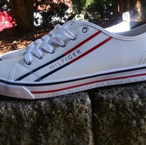 Tommy Hilfiger Mens 10